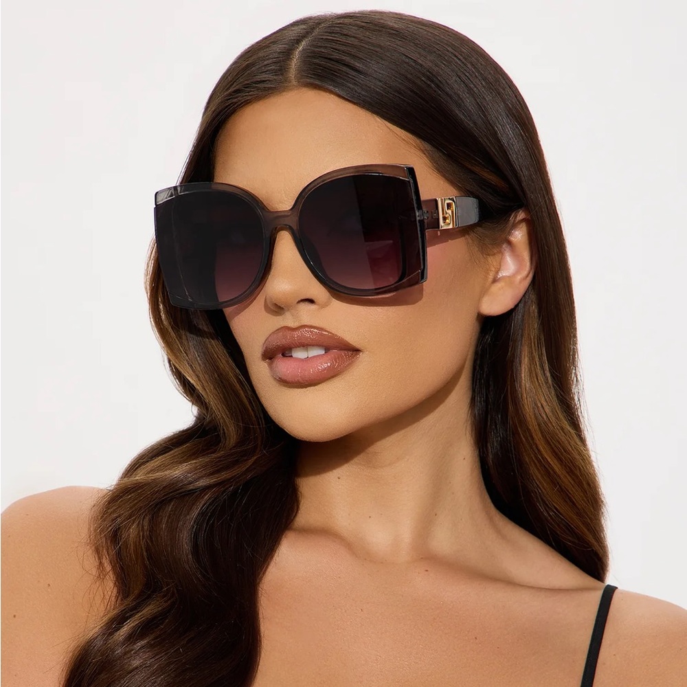 Shades Of You Dark Grey Sunglasses NEW 🏷️